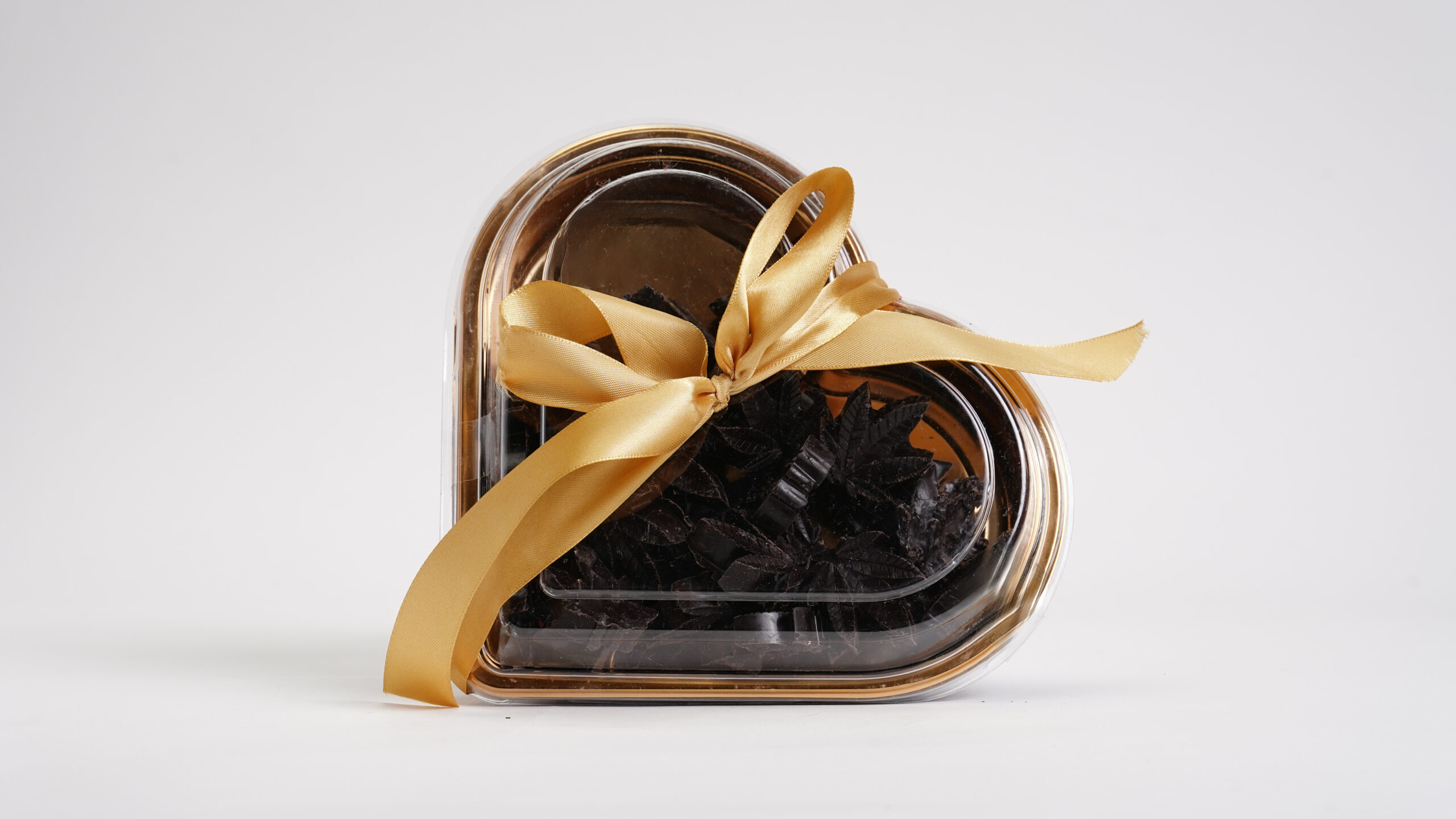 Bites of Dark Chocolate with Bitter Orange قطع شوكولا المر بالزفير