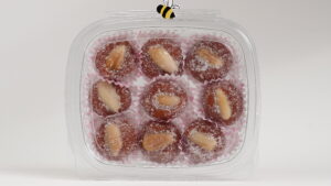 Quince Paste Covered with Almond & Sugar سفرجل مطحون مع لوز وسكر