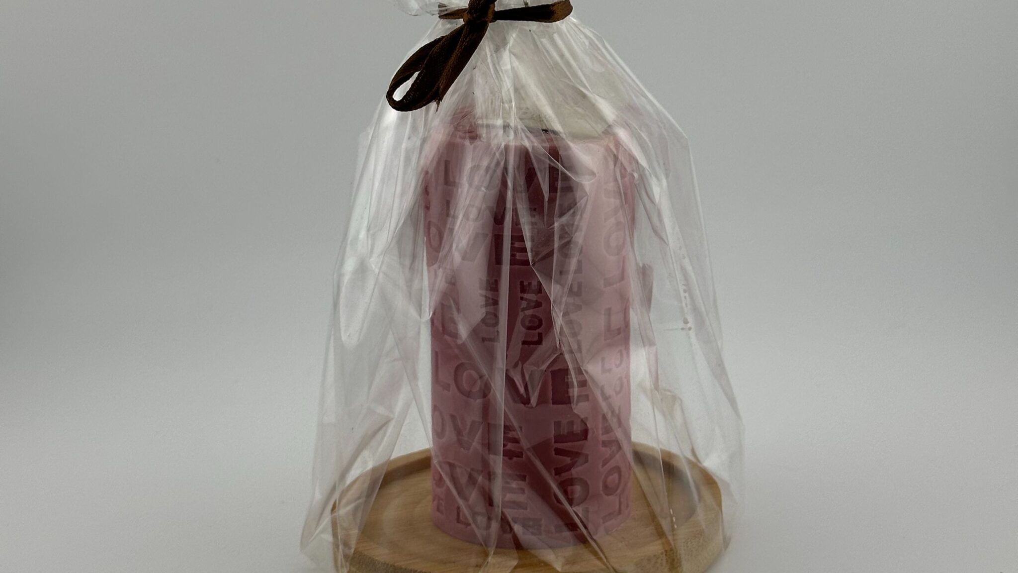 Pink Love Pillar in Cellophane  الحب الوردي في سالوفين