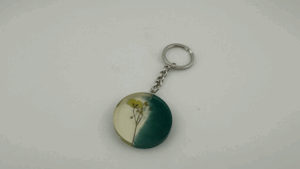 Handmade Round Resin Keychains with Special Inclusions حمالة مفاتيح من الرزين شكل دائري مع اشكال زخرفية