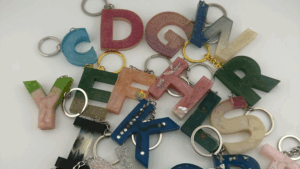 Handmade Resin Letters Keychains حمالة مفاتيح من الرزين بشكل أحرف