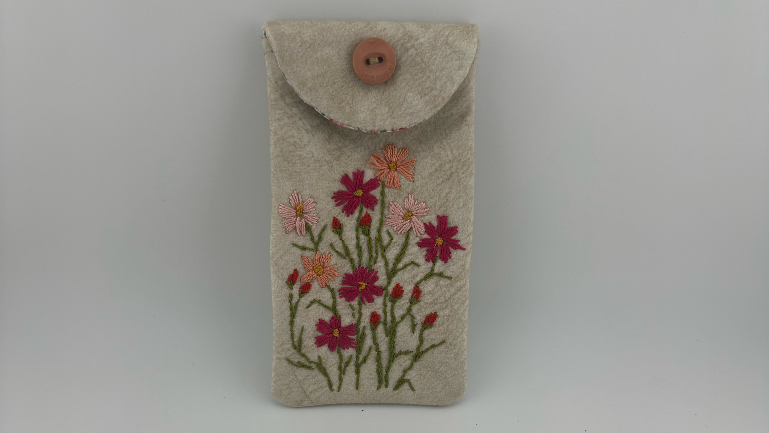 Embroidered Pouch for Glasses حاوية مطرزة للنظارات