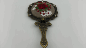 Embroidered Mirror for Handbag مرآة مطرزة لحقيبة اليد