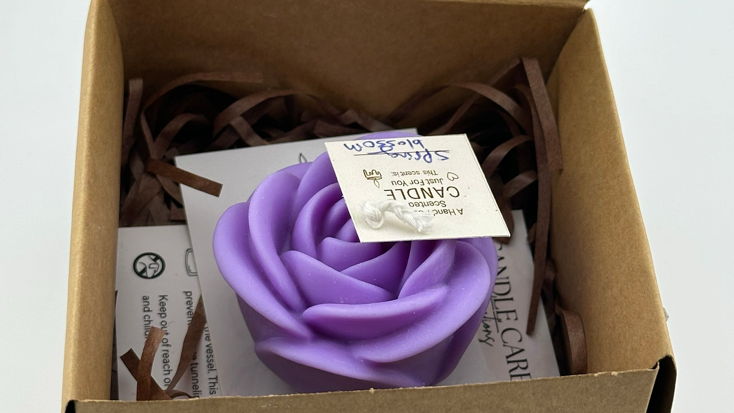 Rose in box وردة في علبة