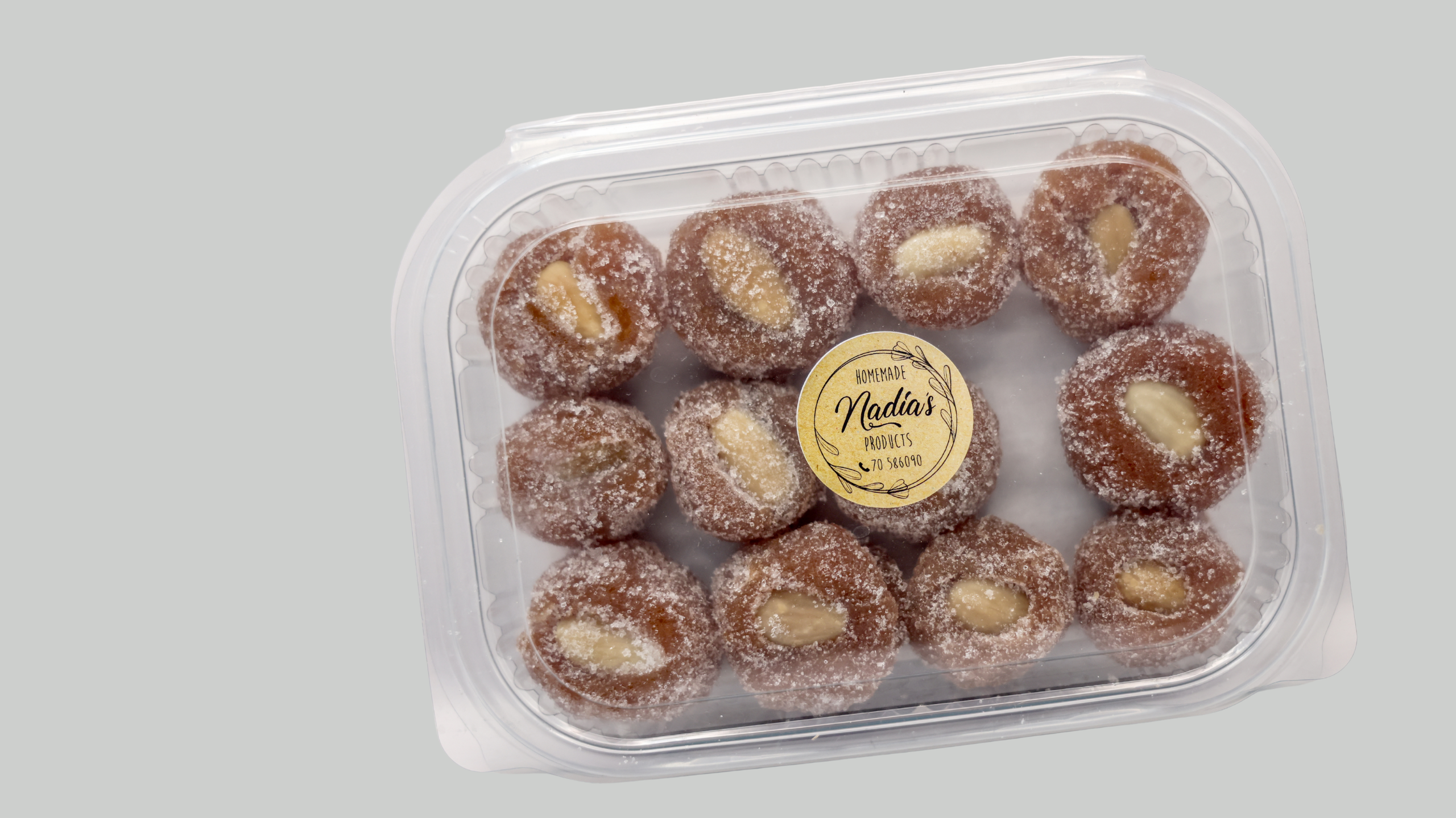 Quince Paste Covered with Almond & Sugar سفرجل مطحون مع لوز وسكر